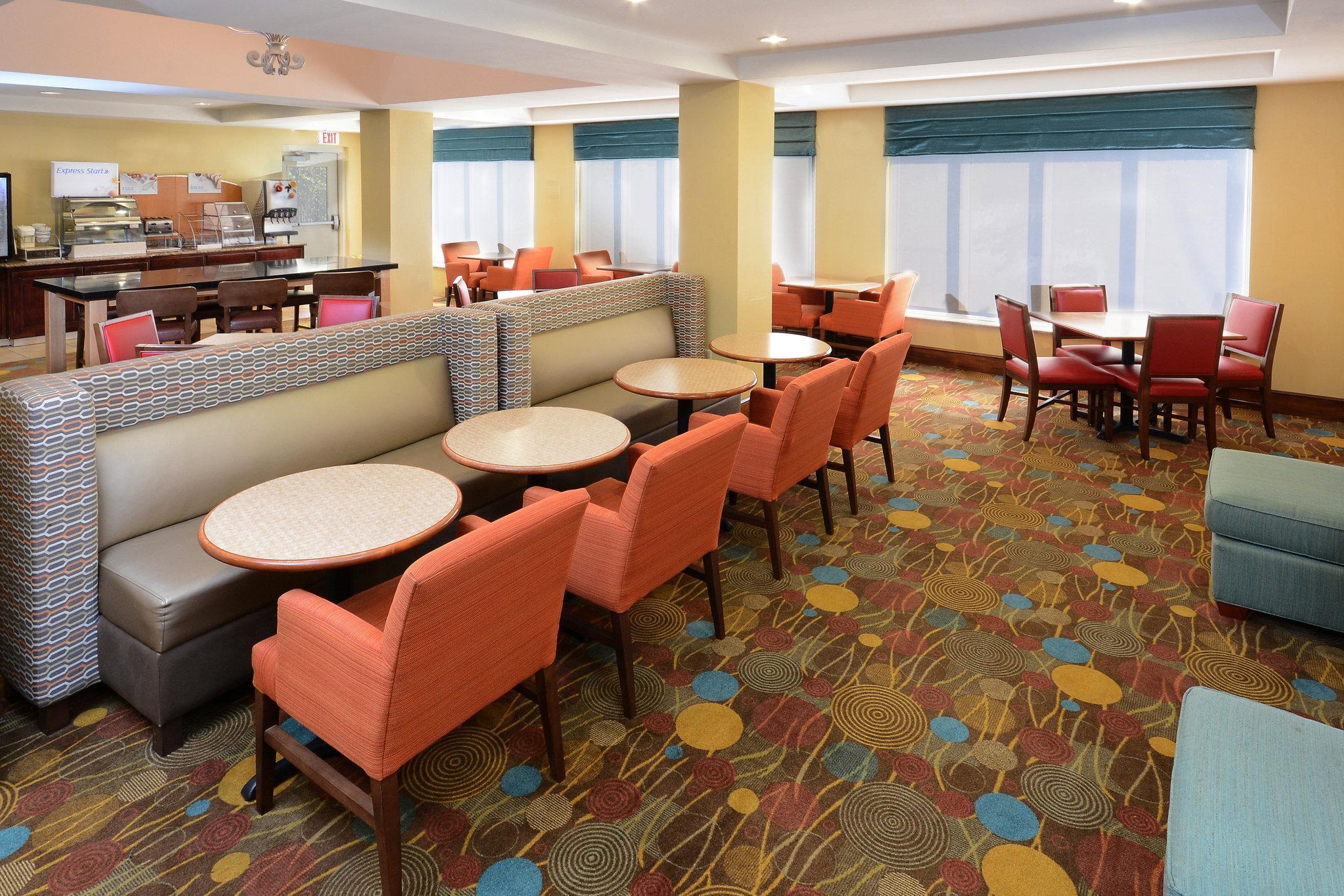 Holiday Inn Express Hotel & Suites Greensboro - Airport Area By Ihg Dış mekan fotoğraf