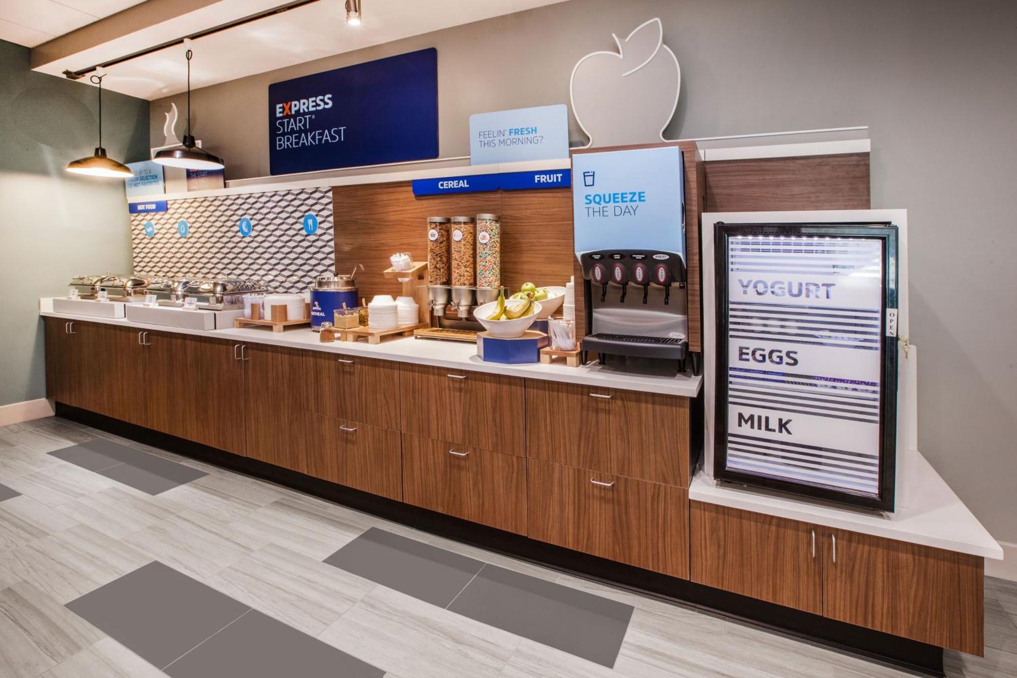 Holiday Inn Express Hotel & Suites Greensboro - Airport Area By Ihg Dış mekan fotoğraf