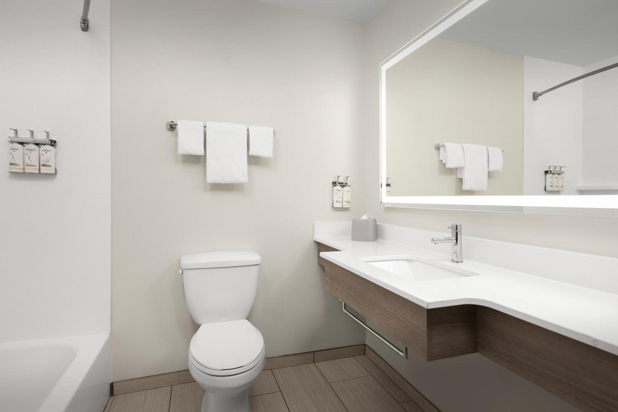 Holiday Inn Express Hotel & Suites Greensboro - Airport Area By Ihg Dış mekan fotoğraf