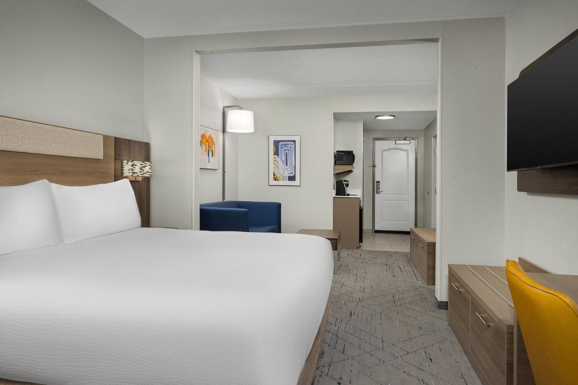 Holiday Inn Express Hotel & Suites Greensboro - Airport Area By Ihg Dış mekan fotoğraf