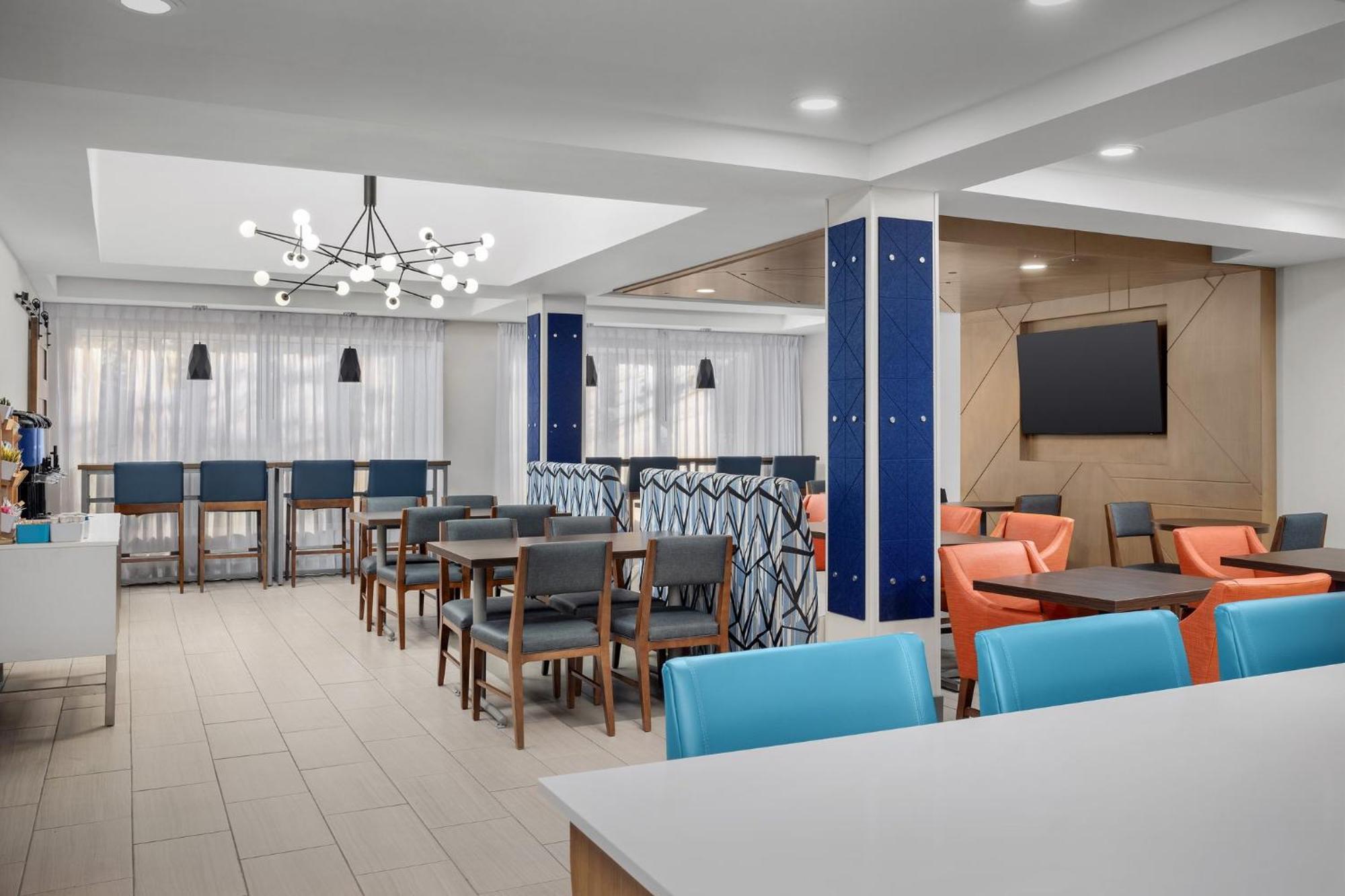 Holiday Inn Express Hotel & Suites Greensboro - Airport Area By Ihg Dış mekan fotoğraf