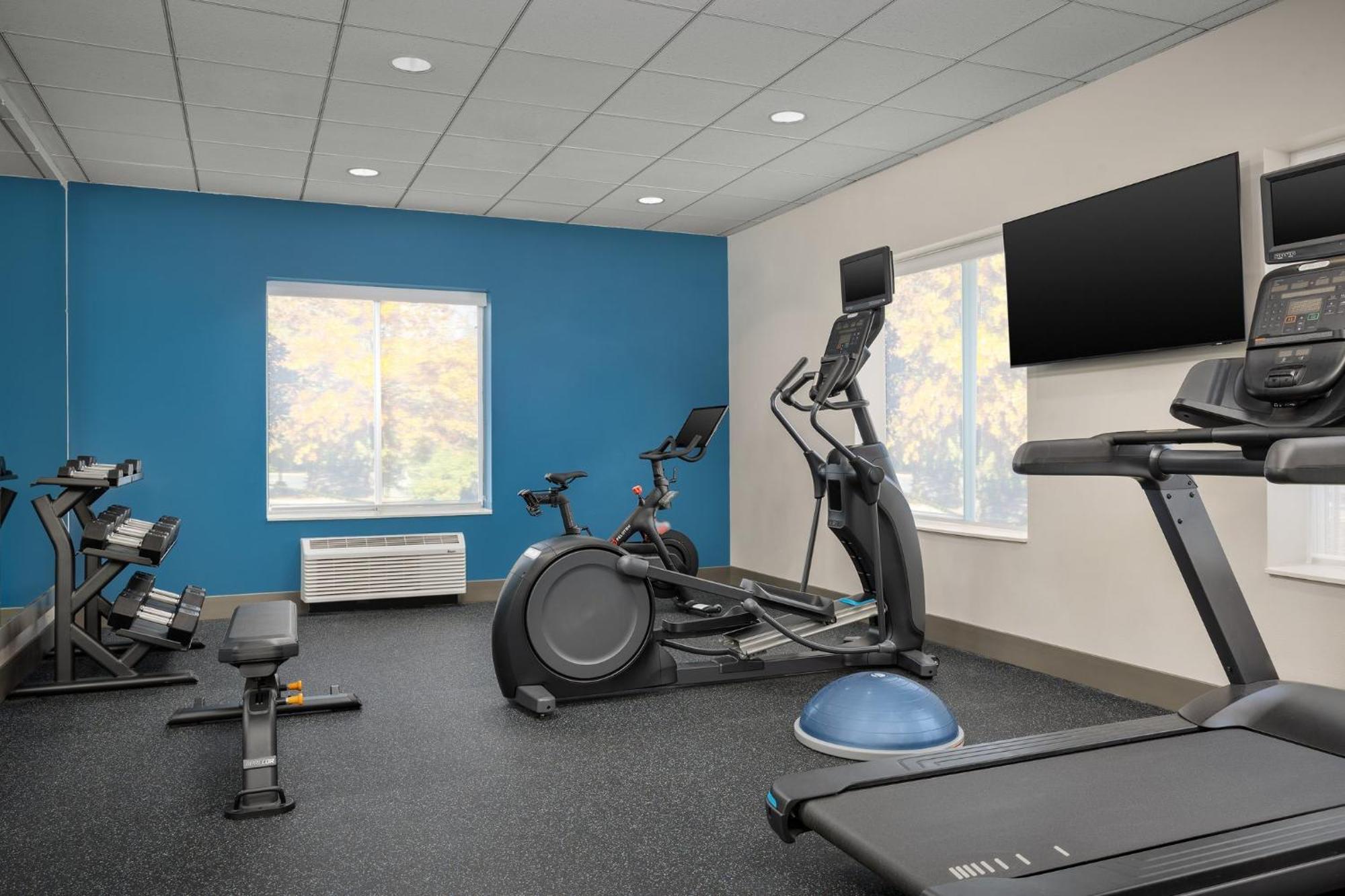 Holiday Inn Express Hotel & Suites Greensboro - Airport Area By Ihg Dış mekan fotoğraf