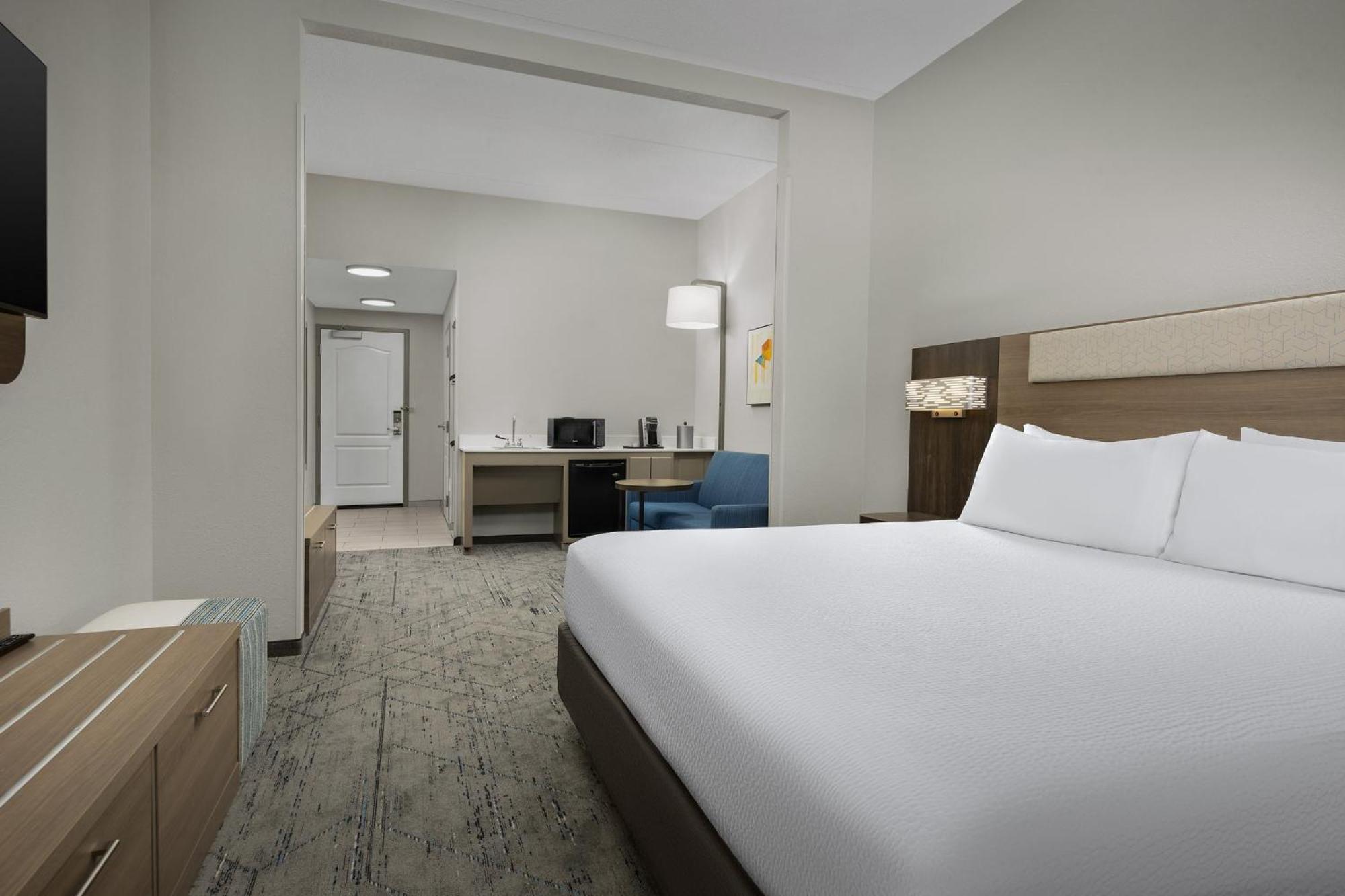 Holiday Inn Express Hotel & Suites Greensboro - Airport Area By Ihg Dış mekan fotoğraf