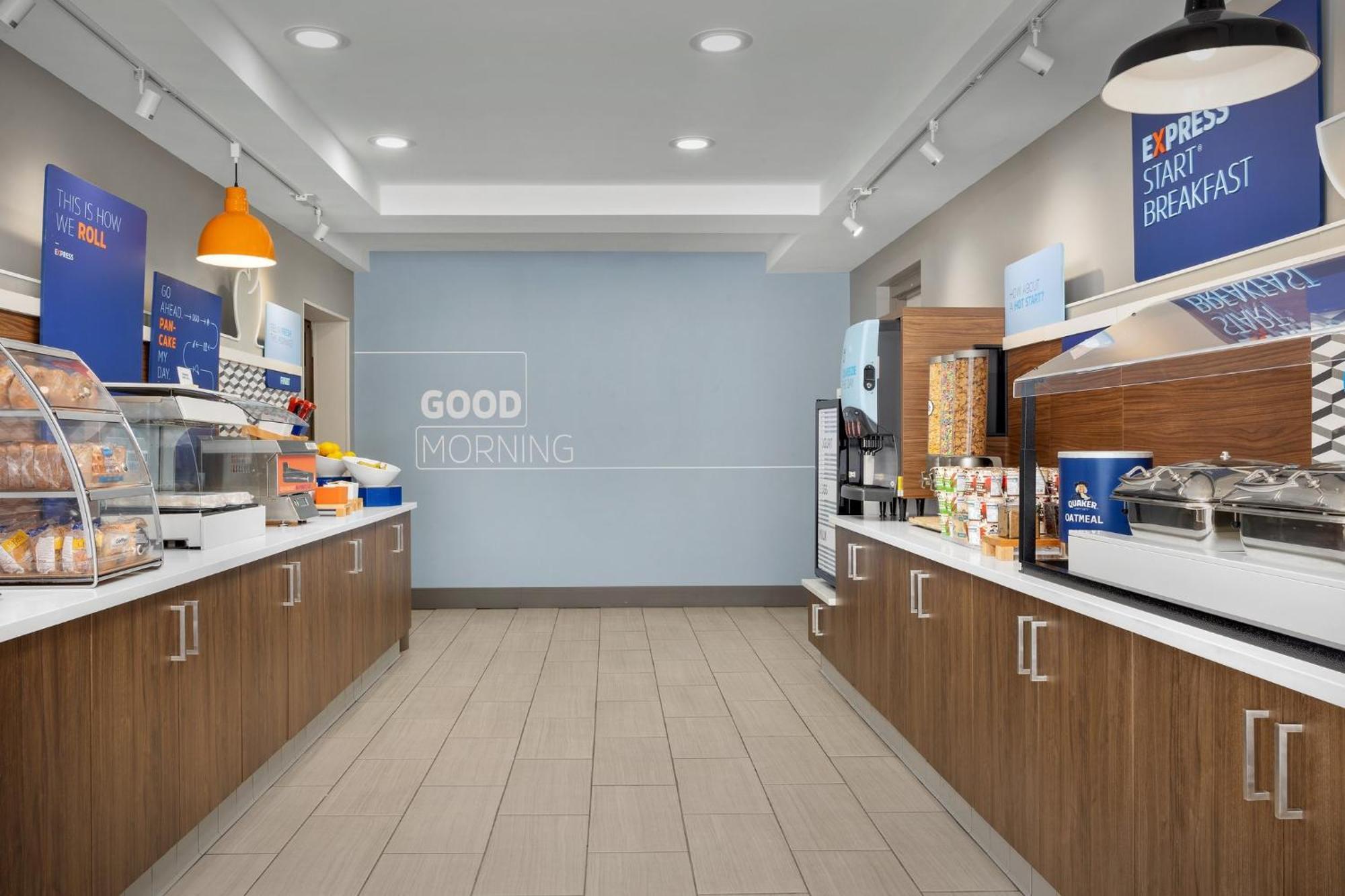Holiday Inn Express Hotel & Suites Greensboro - Airport Area By Ihg Dış mekan fotoğraf