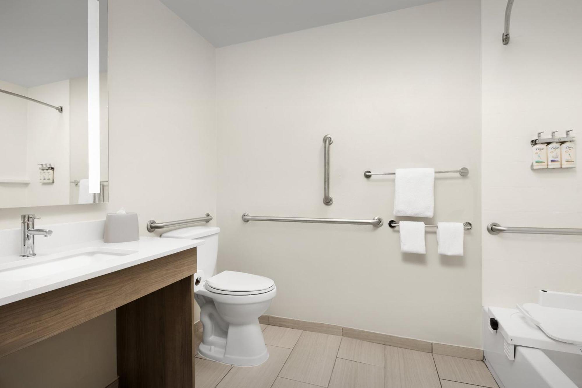 Holiday Inn Express Hotel & Suites Greensboro - Airport Area By Ihg Dış mekan fotoğraf