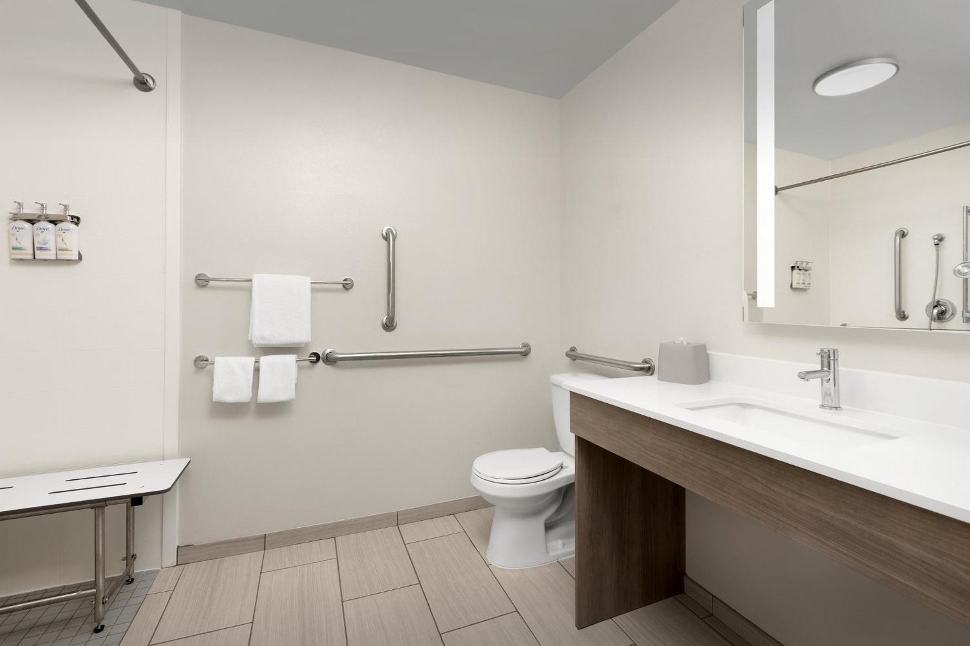 Holiday Inn Express Hotel & Suites Greensboro - Airport Area By Ihg Dış mekan fotoğraf