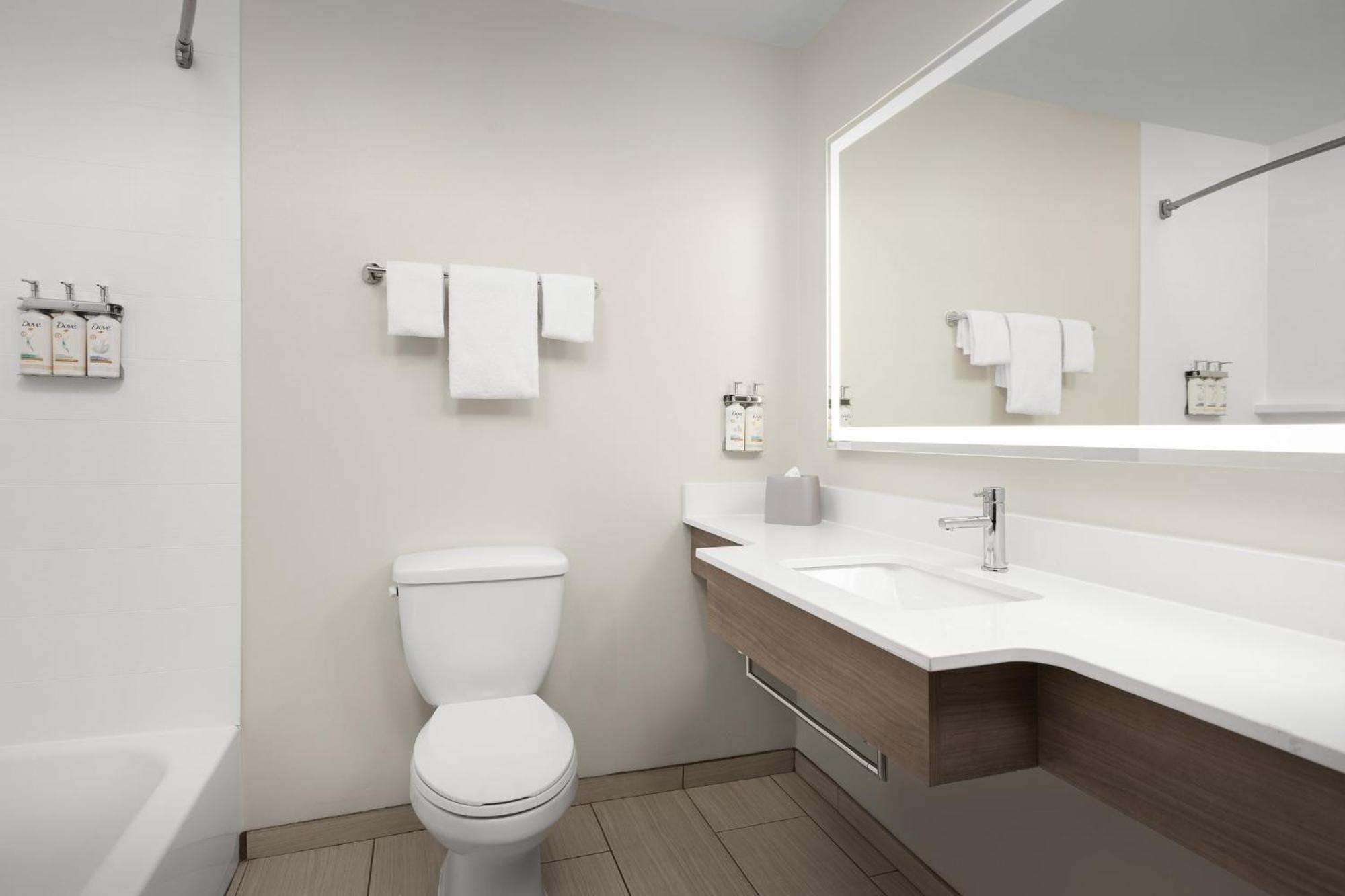 Holiday Inn Express Hotel & Suites Greensboro - Airport Area By Ihg Dış mekan fotoğraf