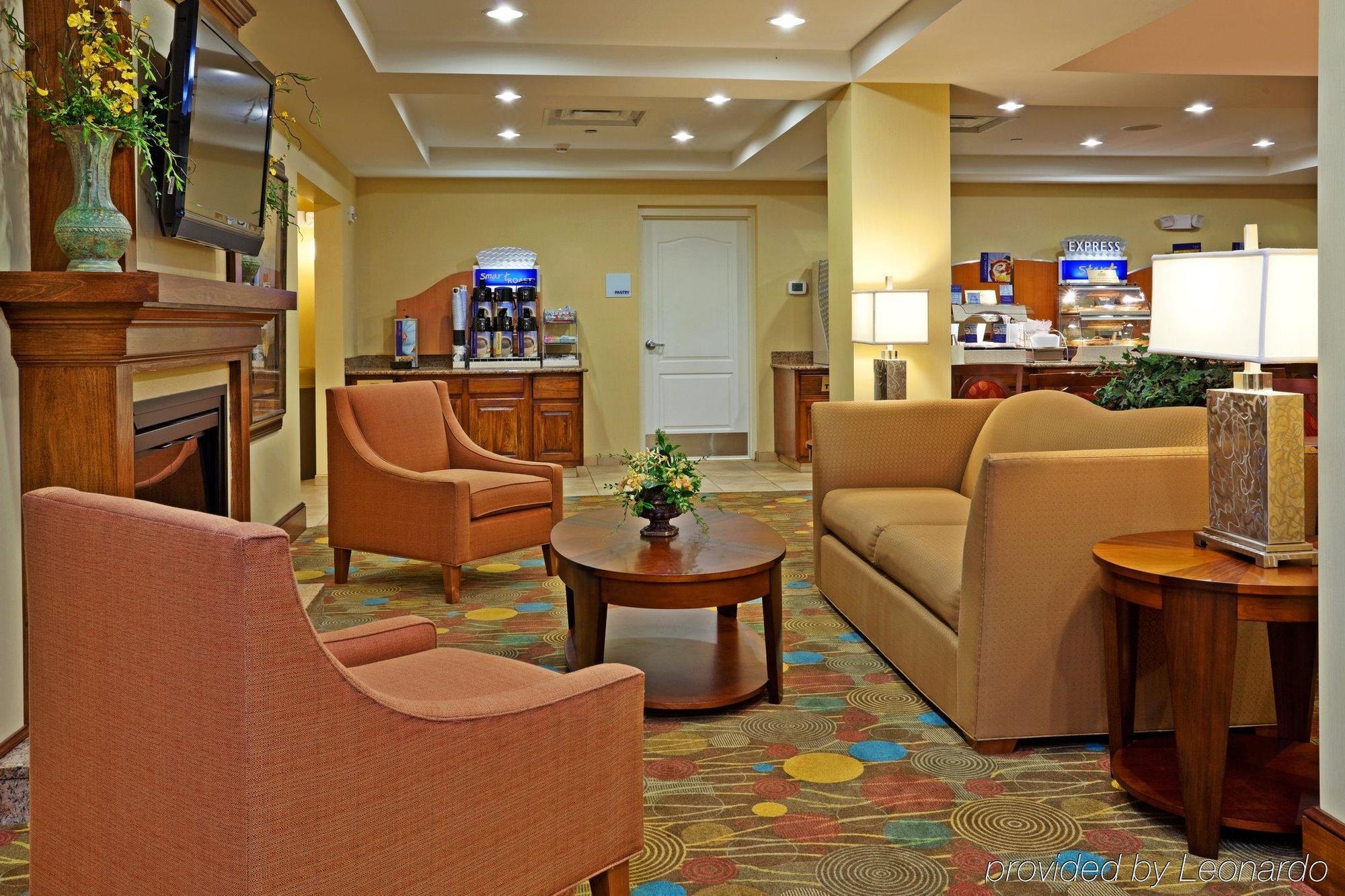 Holiday Inn Express Hotel & Suites Greensboro - Airport Area By Ihg Dış mekan fotoğraf