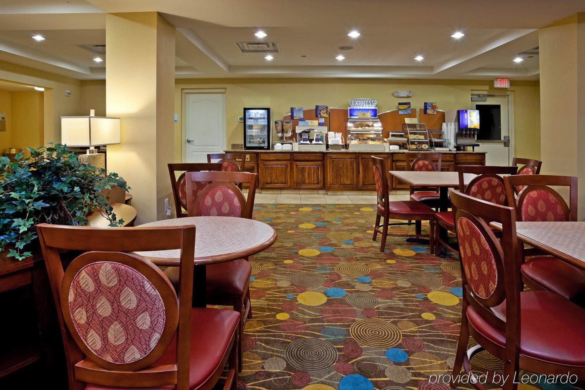 Holiday Inn Express Hotel & Suites Greensboro - Airport Area By Ihg Dış mekan fotoğraf
