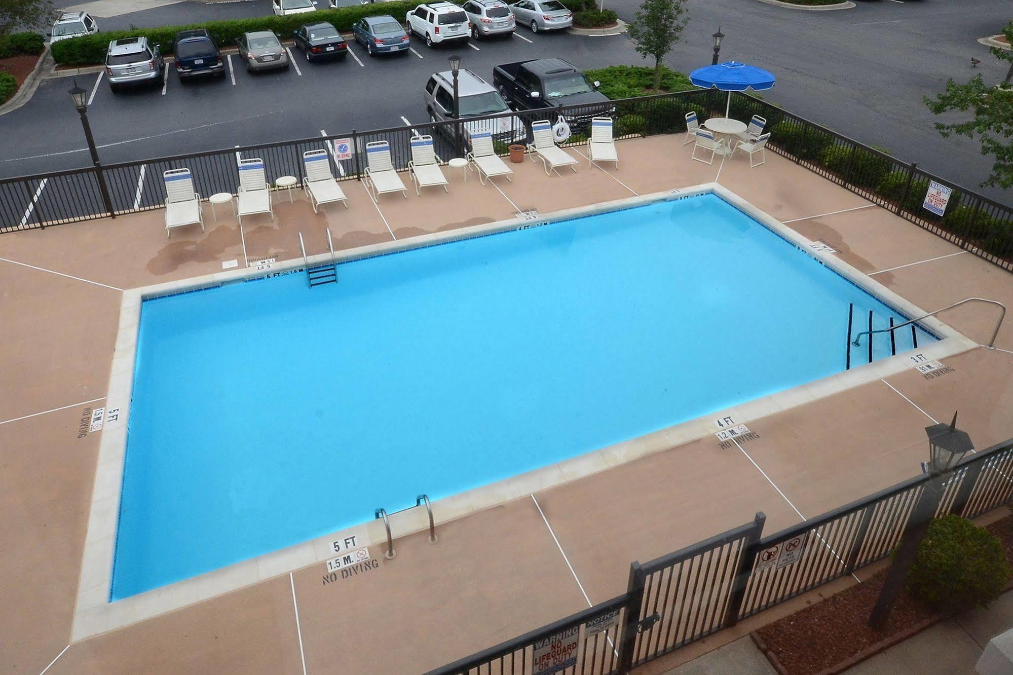 Holiday Inn Express Hotel & Suites Greensboro - Airport Area By Ihg Dış mekan fotoğraf